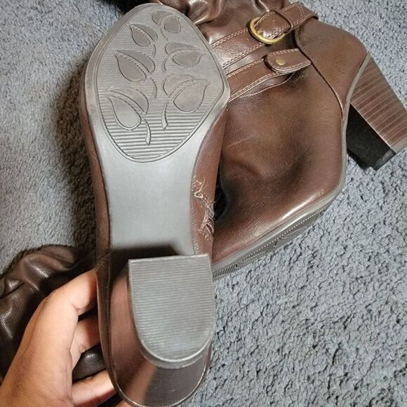 Kohls Womens Brown Leather Buckle Design Side Zip Block Heel Booties Size 8 Med - Picture 6 of 7
